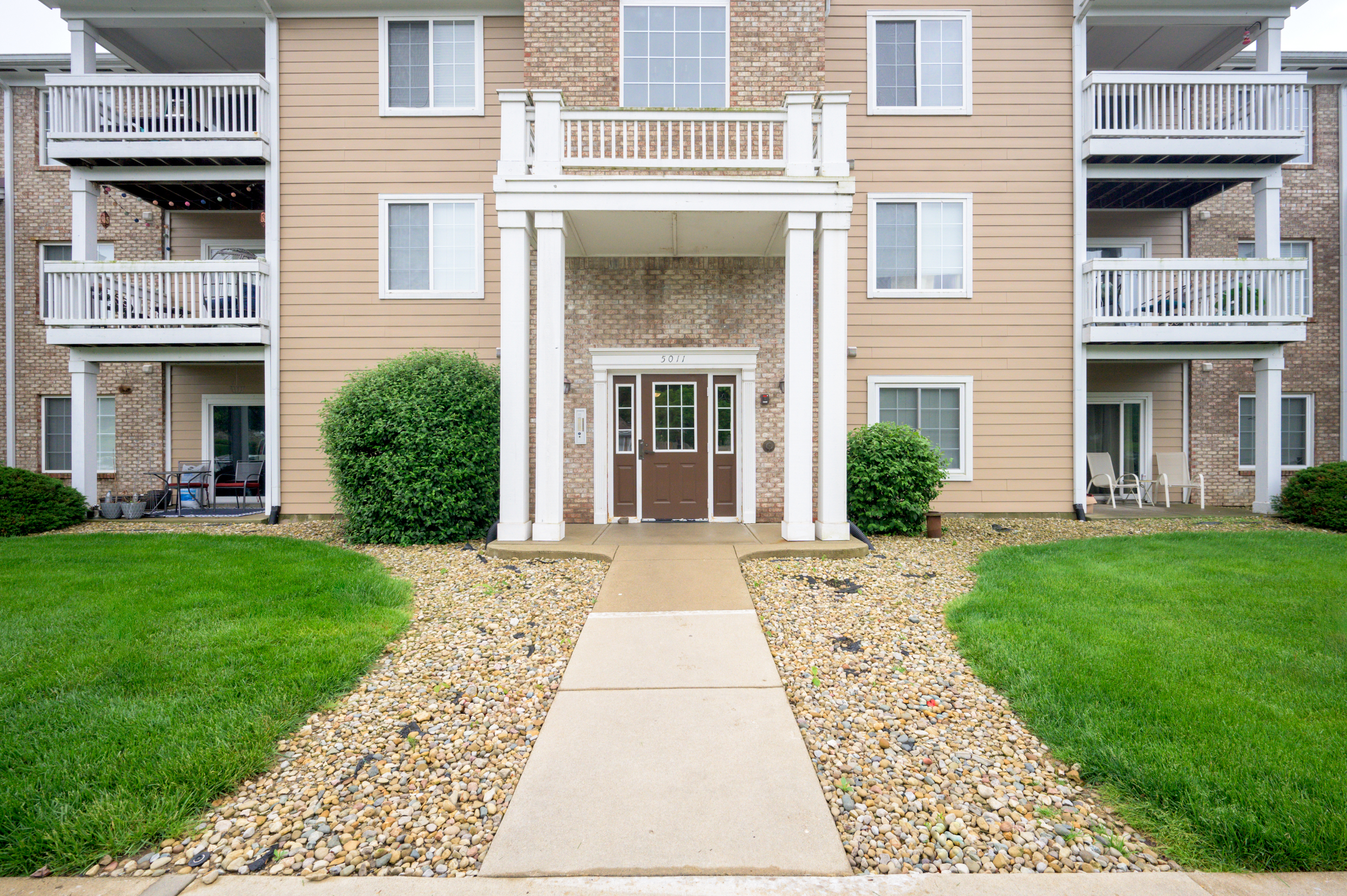 5011 Opal Ridge Lane, Unit 206 Indianapolis, IN 46237 - Photo 2 of 19