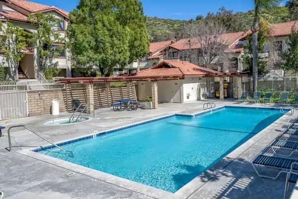 $389,000 | 27919 Sarabande Lane, Unit 422, Canyon Country, CA 91387