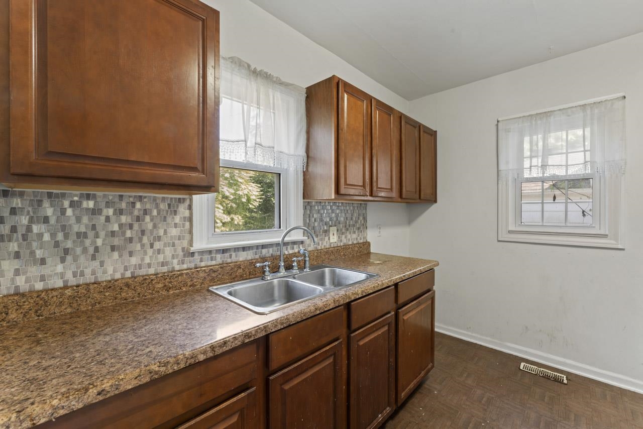 3210 Beecher Road Flint, MI 48503 - Photo 22 of 33 50162093-583a5025-312c-491c-ae60-5aaebfeeaf94.JPG