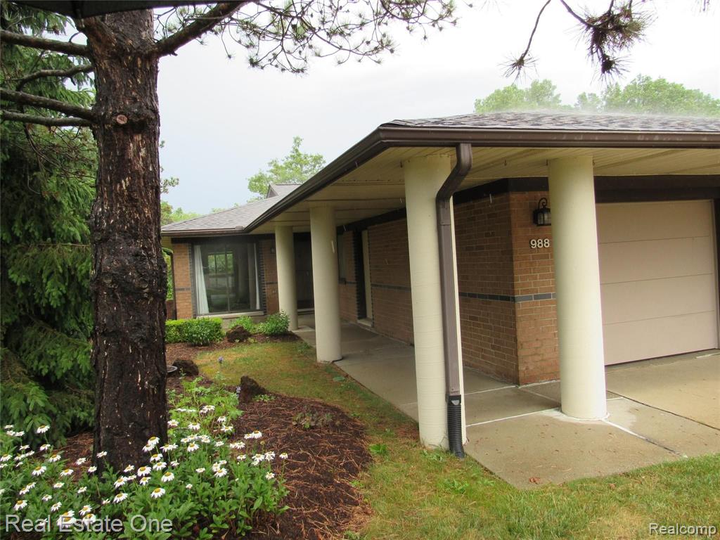 988 Wexford Way, Unit 32 Rochester Hills, MI 48307 - Photo 1 of 24