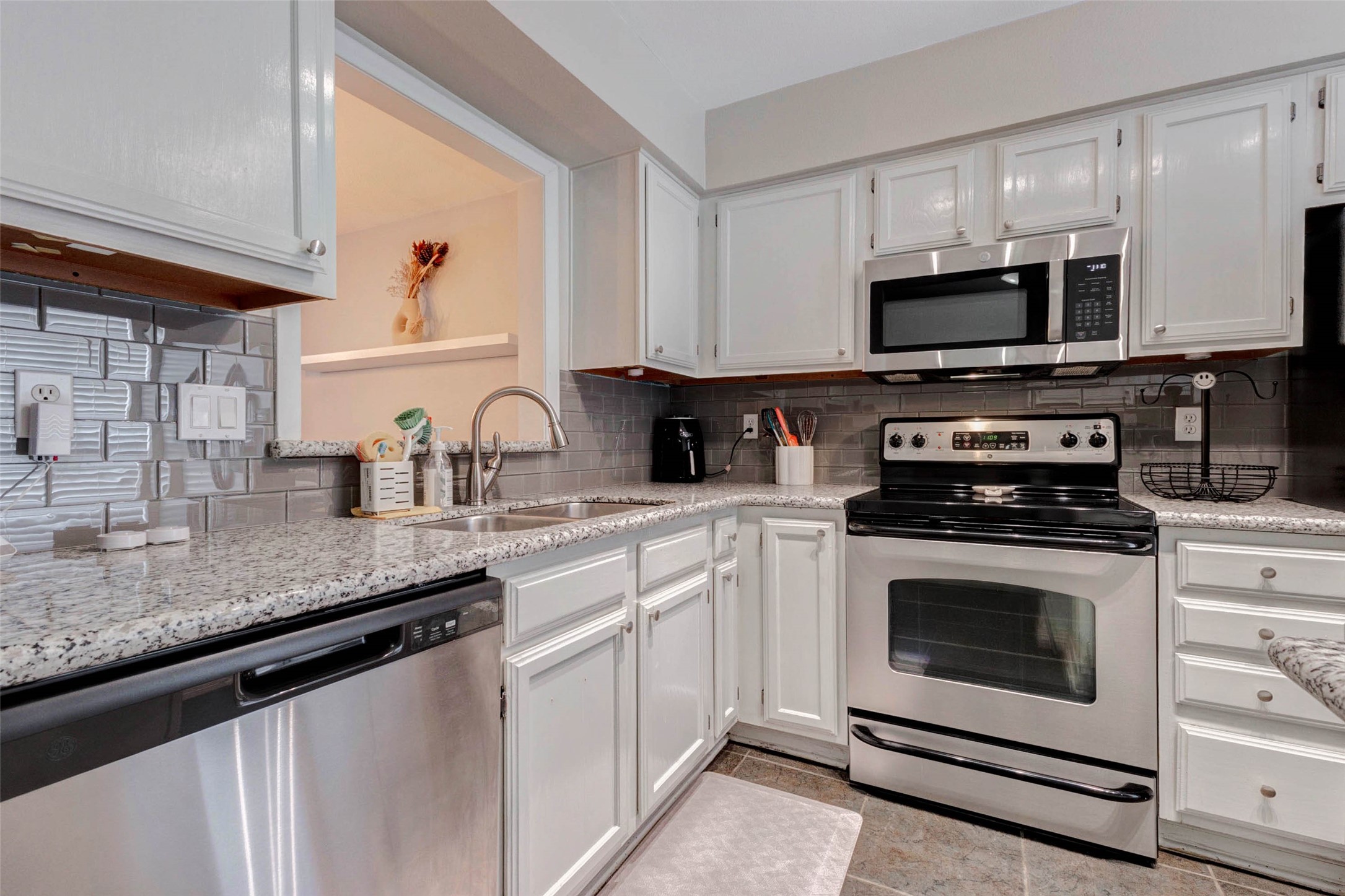 1212 Fairview Street, Unit A Houston, TX 77006 - Photo 4 of 25