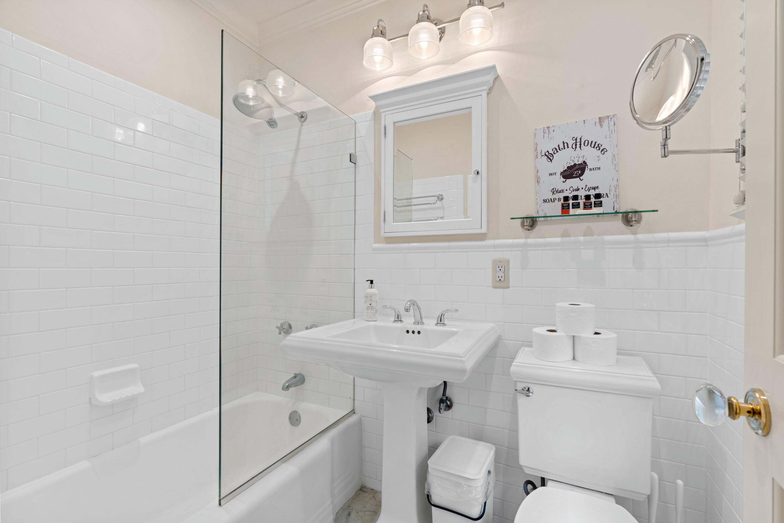 733 Sunset Road West Palm Beach, FL 33401 - Photo 15 of 32 Primary Bath
