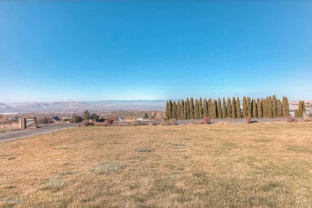 1251 St Hilaire Road Yakima, WA 98901 - Photo 37 of 39 View from front door