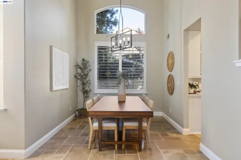 $1,685,000 | 377 Squirrel Ridge Way, Danville, CA 94506
