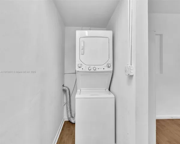 $2,700 | 3415 Southwest 15th Street, Unit 2, Miami, FL 33145