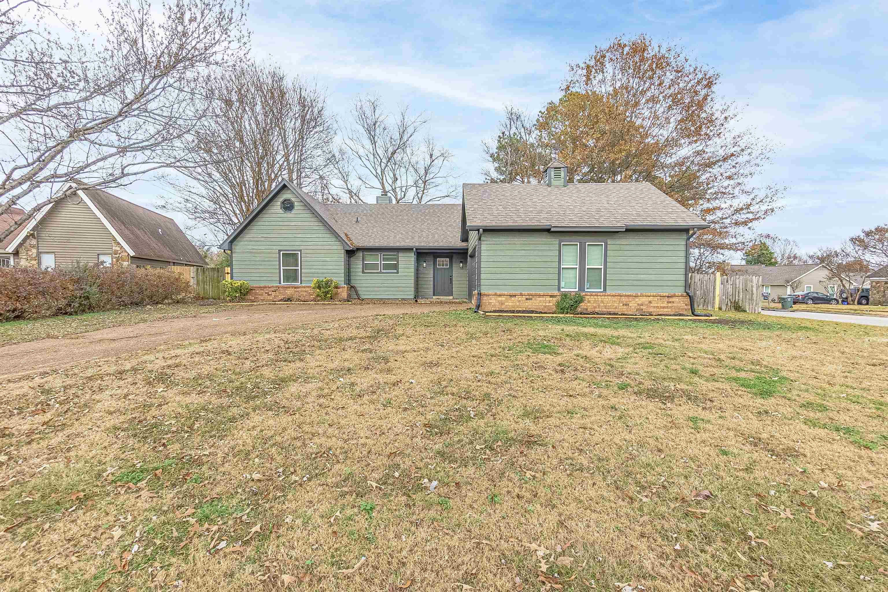 6538 Castle Ridge Cove Memphis, TN 38141 - Photo 1 of 27 Single story home featuring a front yard