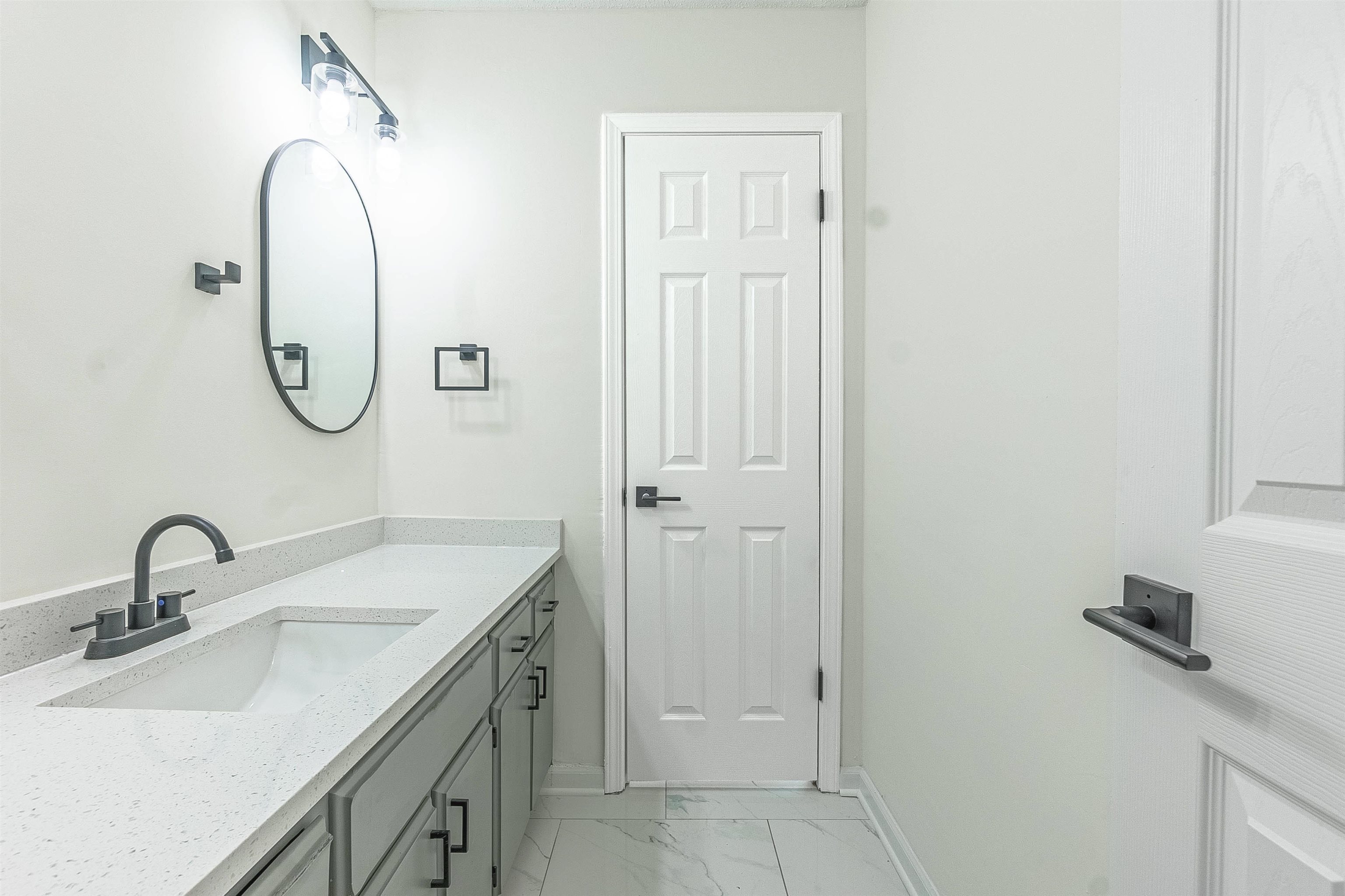 6538 Castle Ridge Cove Memphis, TN 38141 - Photo 14 of 27 Bathroom featuring vanity