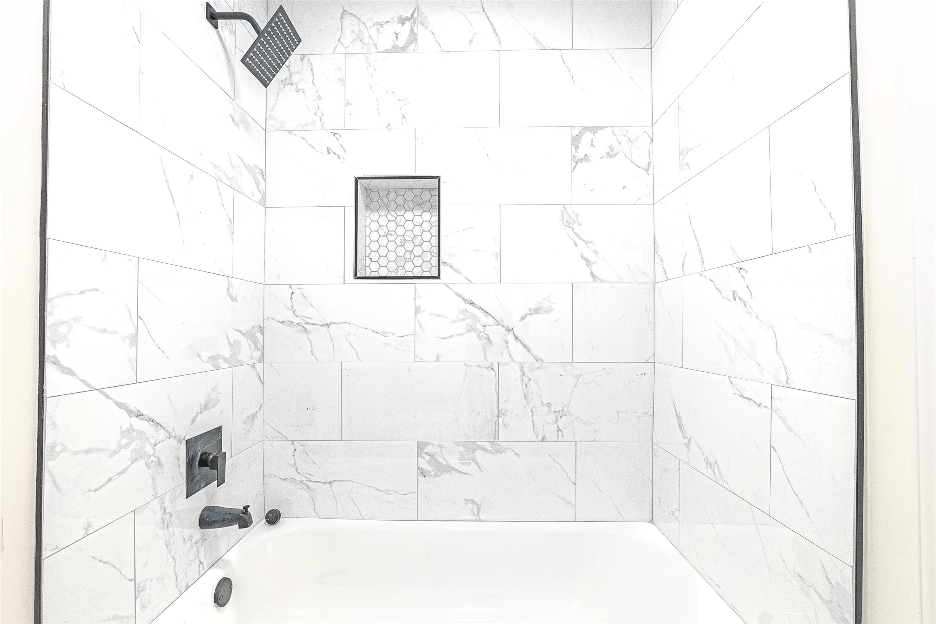 6538 Castle Ridge Cove Memphis, TN 38141 - Photo 18 of 27 Bathroom with tiled shower / bath