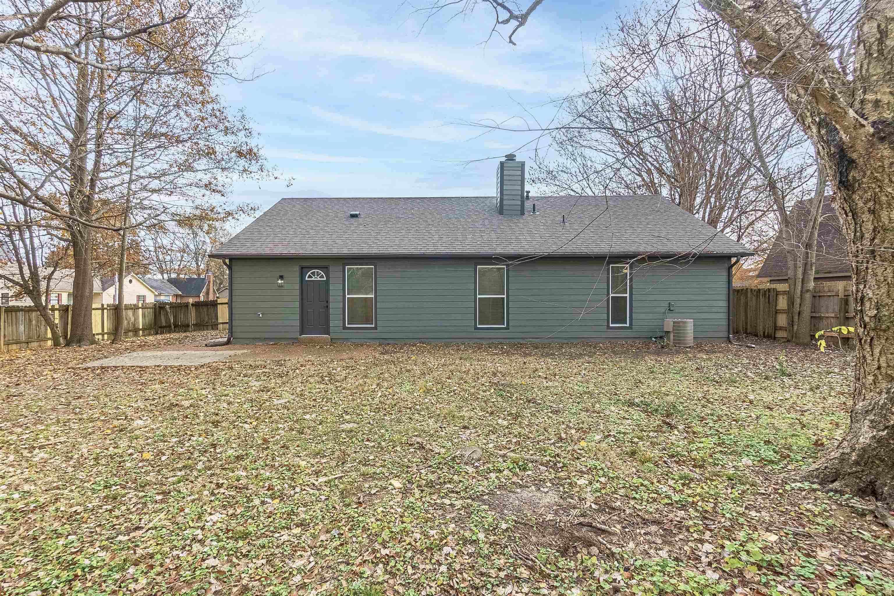6538 Castle Ridge Cove Memphis, TN 38141 - Photo 25 of 27 Back of property with a yard and a patio