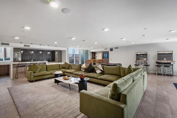 $4,999 | 5750 Hollywood Boulevard, Unit 232, Los Angeles, CA 90028