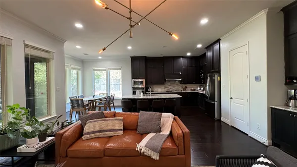 $3,100 | 27 Jonquil Place, Tomball, TX 77375