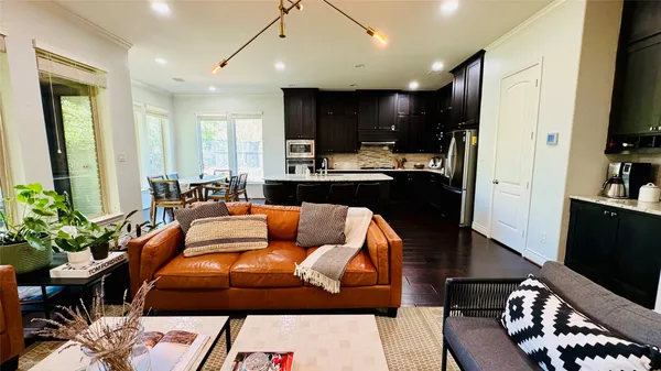 $3,100 | 27 Jonquil Place, Tomball, TX 77375