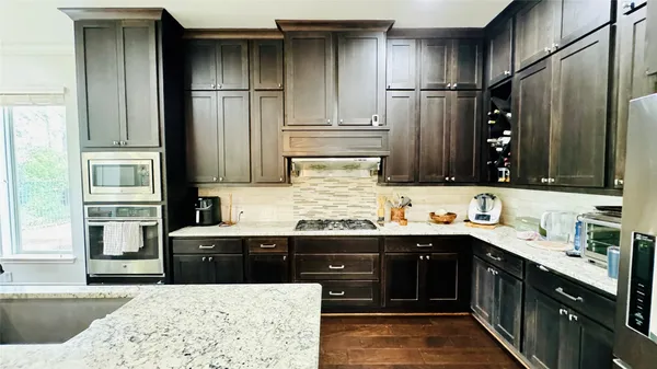 $3,100 | 27 Jonquil Place, Tomball, TX 77375