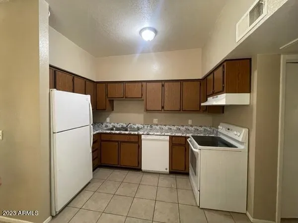 $950 | 2802 East Monte Cristo Avenue, Unit 102, Phoenix, AZ 85032