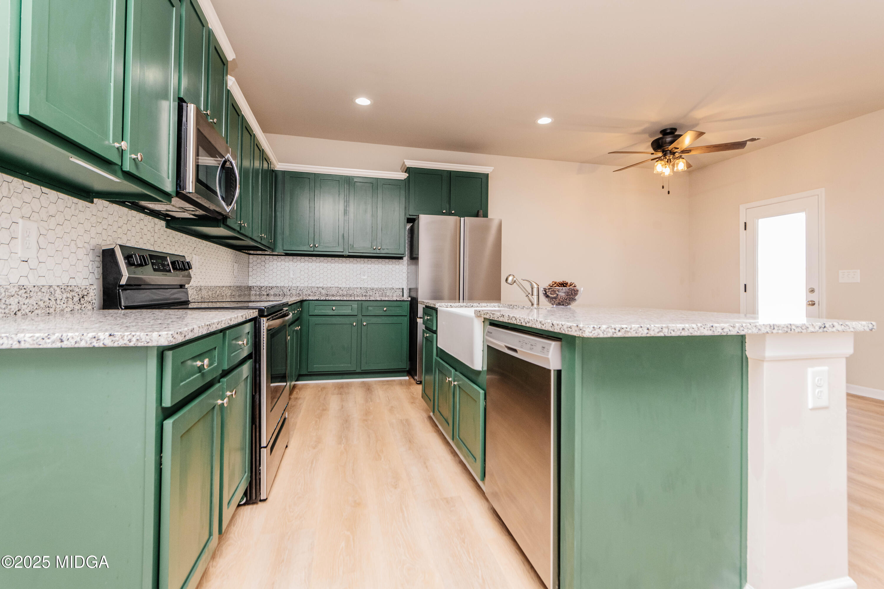116 Red Birch Lane Warner Robins, GA 31093 - Photo 23 of 34 a kitchen with stainless steel appliances granite countertop a sink and dishwasher