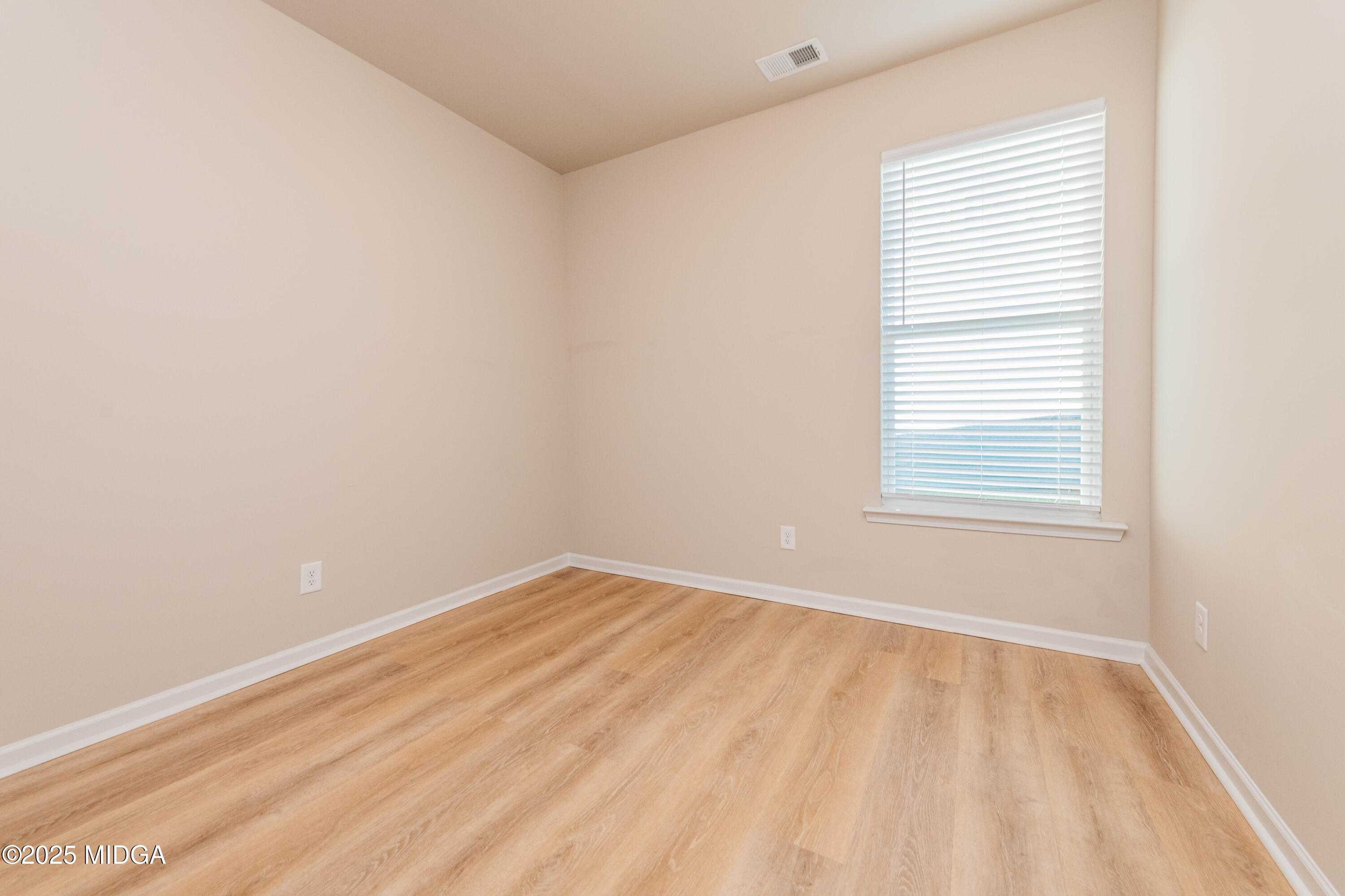 116 Red Birch Lane Warner Robins, GA 31093 - Photo 10 of 34 an empty room with a window