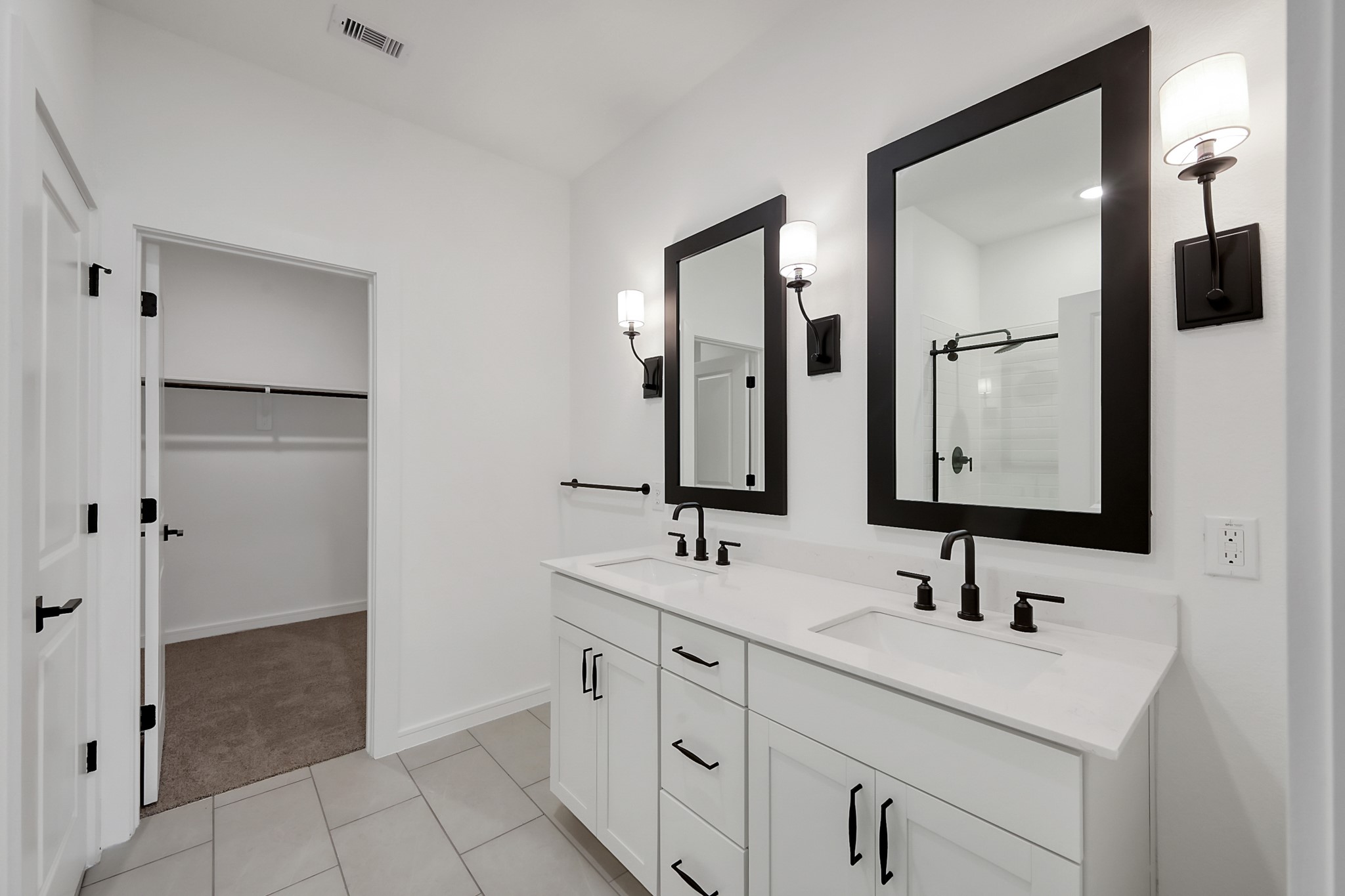 516 Monarch Trail Huntsville, TX 77340 - Photo 13 of 20 a bathroom with 2 sink and a mirror