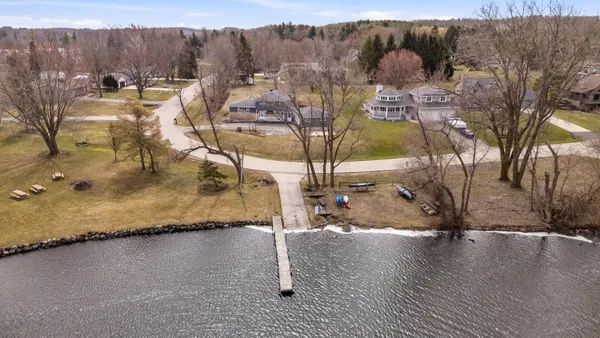 $800,000 | 3975 Margolis Drive, West Bend, WI 53095