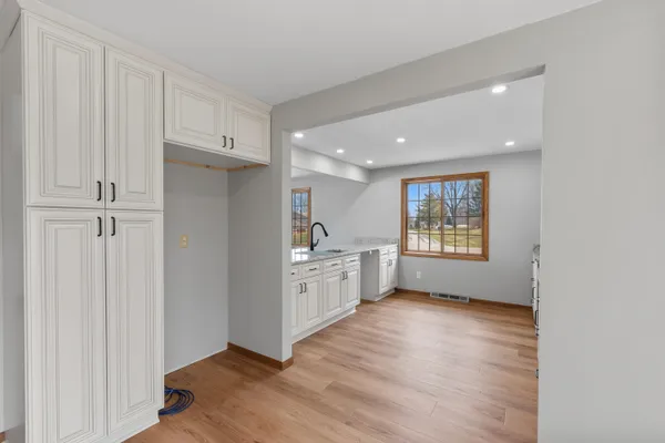 $800,000 | 3975 Margolis Drive, West Bend, WI 53095