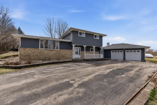 $800,000 | 3975 Margolis Drive, West Bend, WI 53095