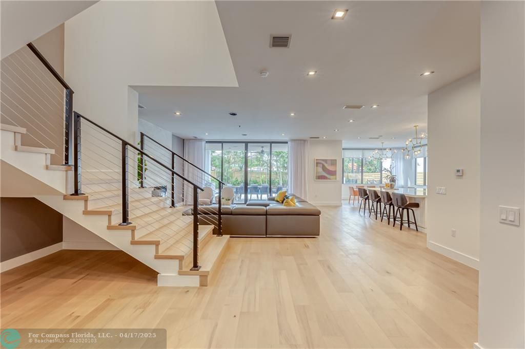 2929 Center Avenue Fort Lauderdale, FL 33308 - Photo 21 of 35 a living room with furniture and a flat screen tv