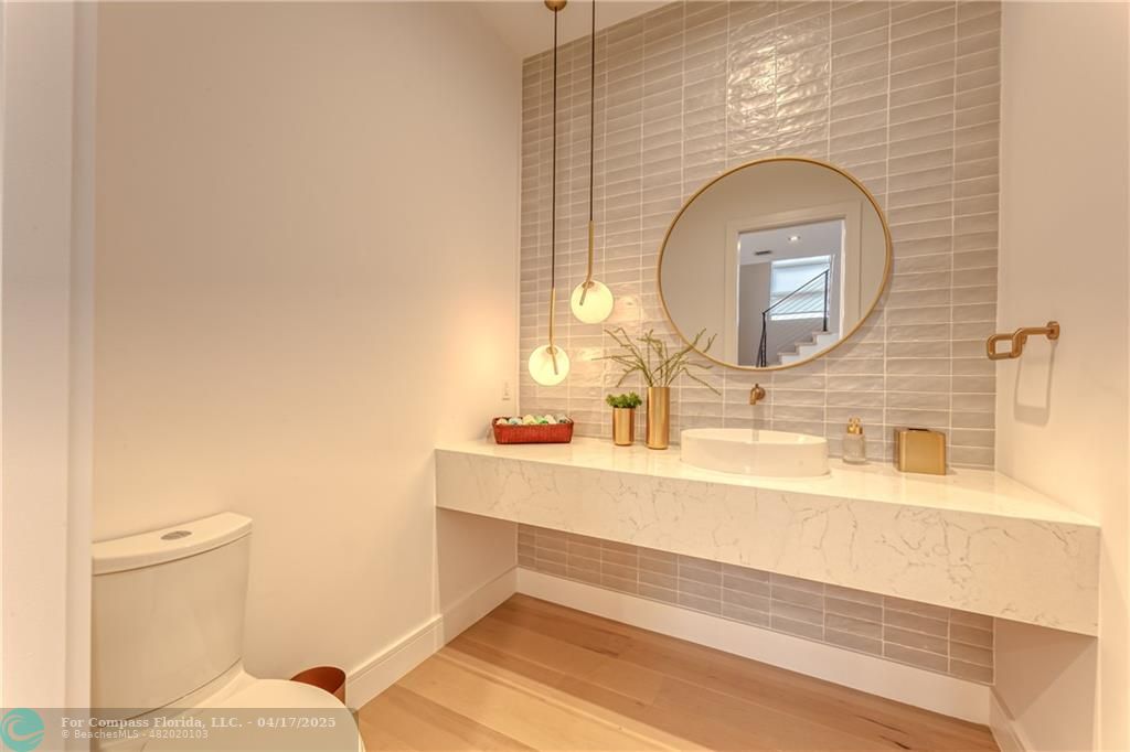 2929 Center Avenue Fort Lauderdale, FL 33308 - Photo 22 of 35 a bathroom with a sink and a mirror