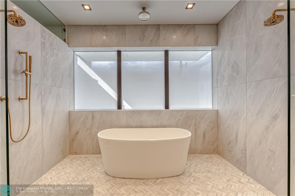 2929 Center Avenue Fort Lauderdale, FL 33308 - Photo 27 of 35 a bathroom with a bathtub and shower