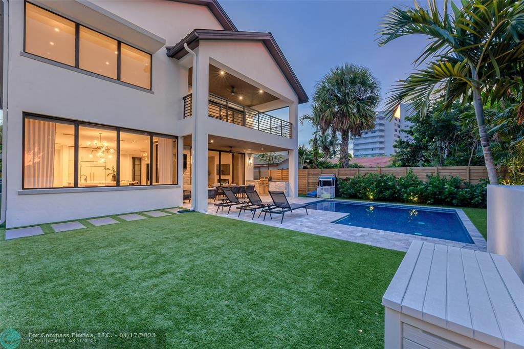 2929 Center Avenue Fort Lauderdale, FL 33308 - Photo 32 of 35 a view of a house with a yard porch and furniture