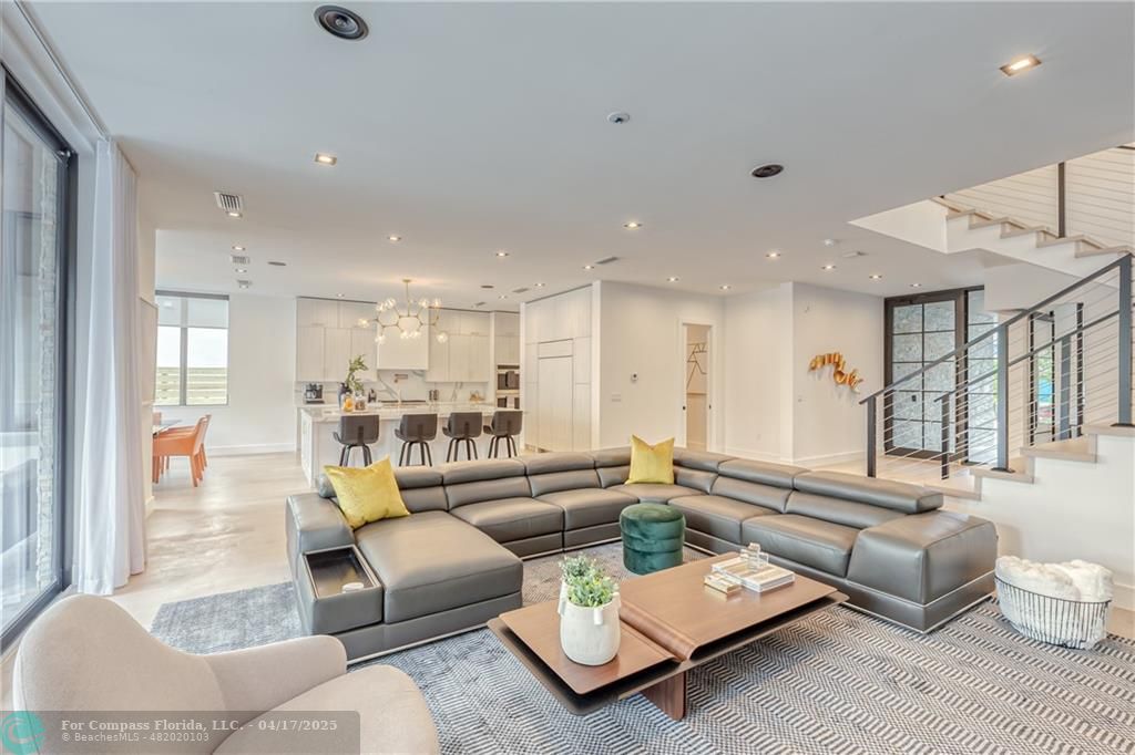 2929 Center Avenue Fort Lauderdale, FL 33308 - Photo 6 of 35 a living room with furniture and a table