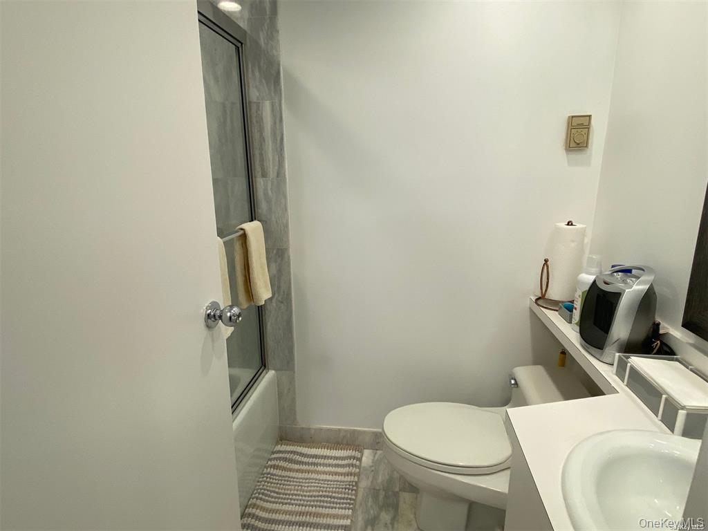 10 Canterbury Road, Unit 2D Great Neck, NY 11021 - Photo 10 of 12