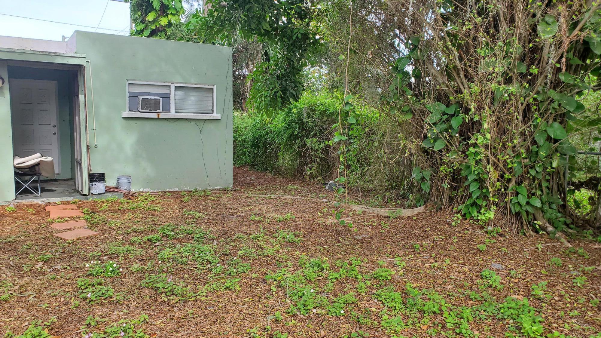 2407 Delaware Avenue Fort Pierce, FL 34950 - Photo 3 of 27 20231222_123330