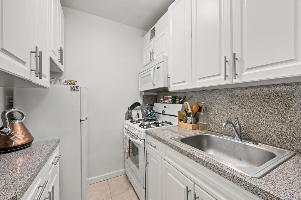 9425 Shore Road, Unit 2J Brooklyn, NY 11209 - Photo 15 of 21 Gallery Image 15