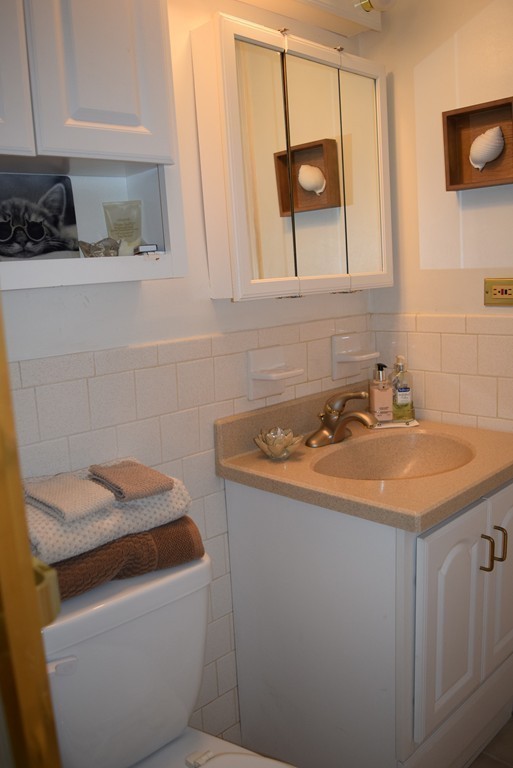 140 Swanson Road, Unit 413 Boxborough, MA 01719 - Photo 19 of 26 a bathroom with a sink and a mirror
