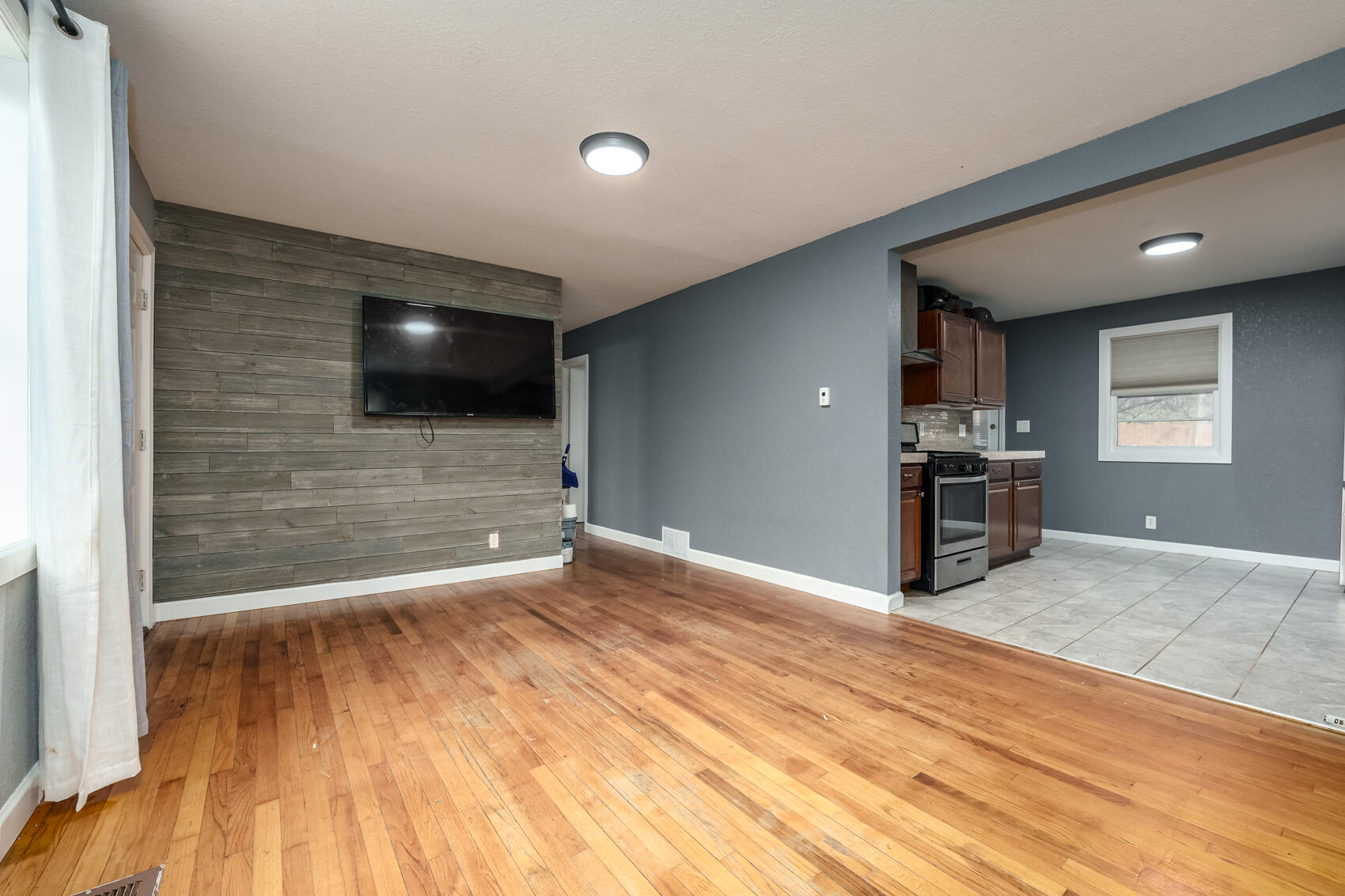 3413 Miller Road Kalamazoo, MI 49001 - Photo 4 of 26 Main Level