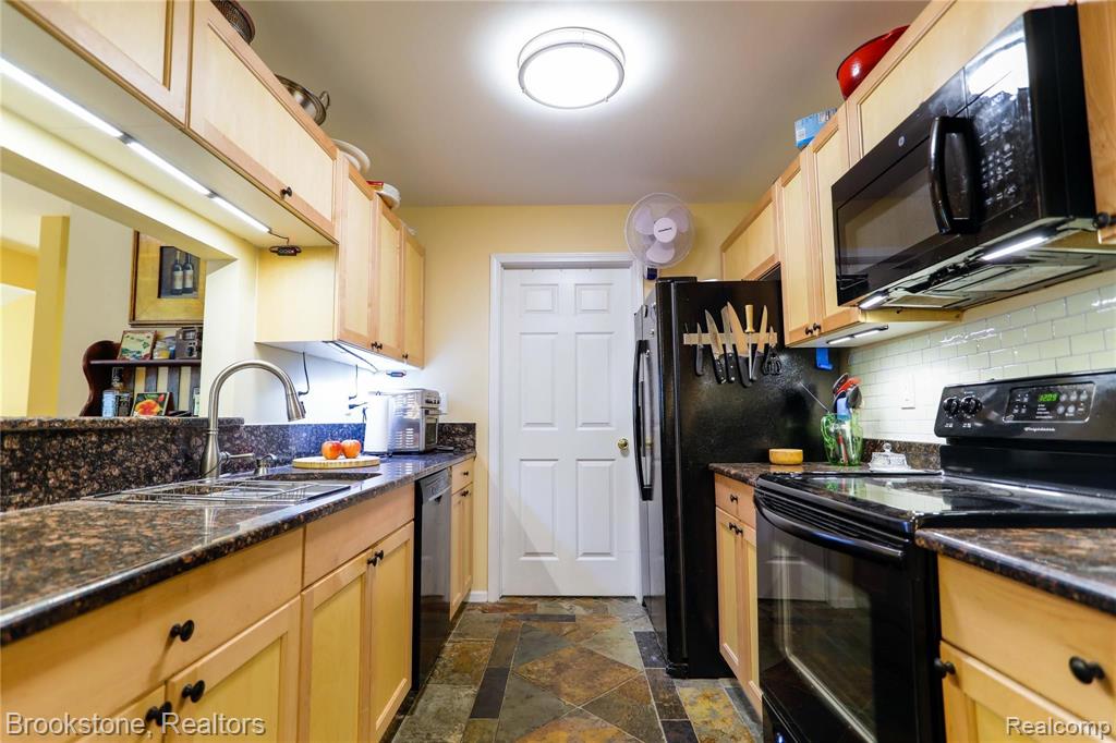 3572 Tremonte Circle Rochester, MI 48306 - Photo 13 of 55