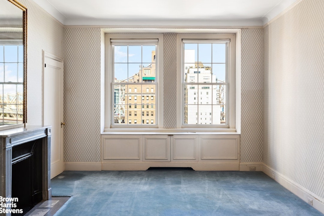 1 Sutton Place South, Unit 11C Manhattan, NY 10022 - Photo 16 of 20 an empty room with windows