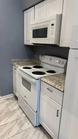 $1,000 | 14550 Fonmeadow Drive, Unit 900, Houston, TX 77035