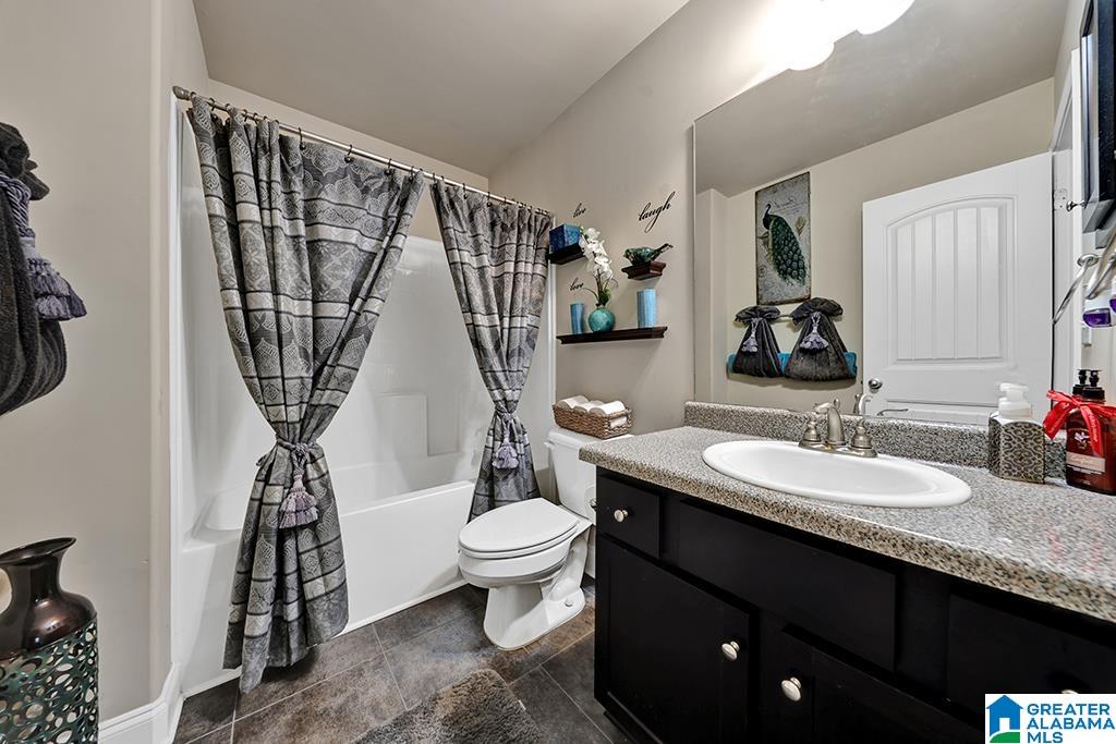 381 Vincent Street Alabaster, AL 35007 - Photo 2 of 30