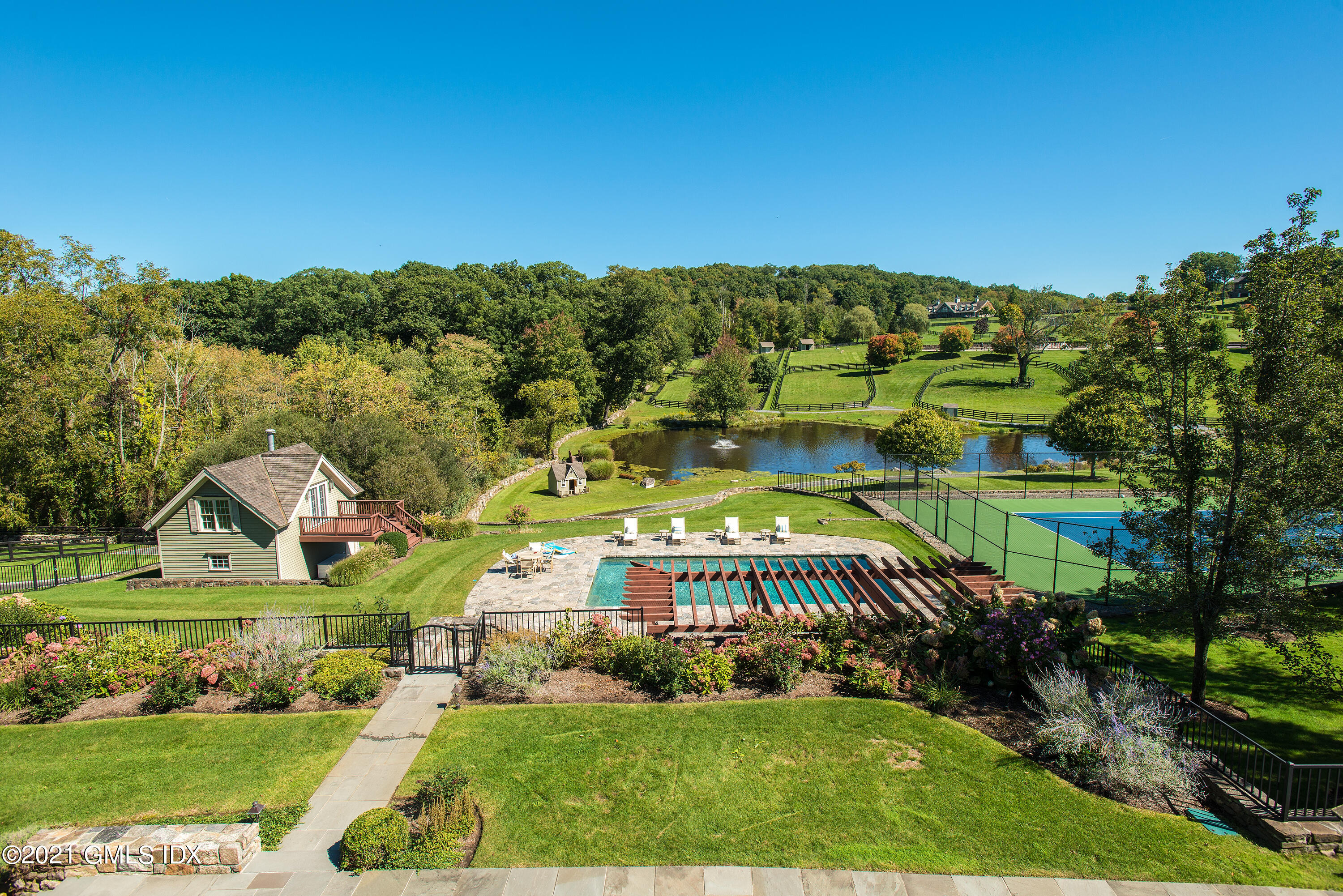 7-11 Old Stagecoach Road Ridgefield, CT 06877 - Photo 21 of 32 a view of a city