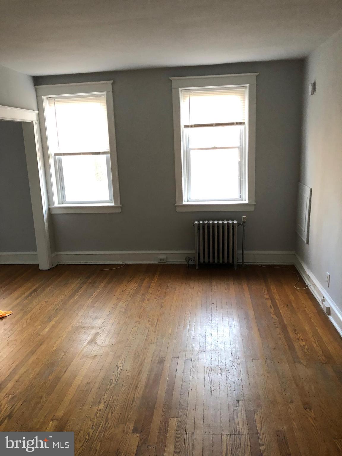 320 Rochelle Avenue, Unit 26 Philadelphia, PA 19128 - Photo 2 of 7 Living room