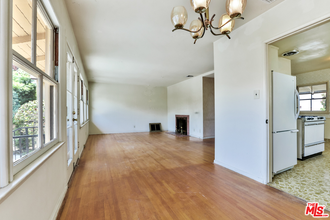 900 Delaware Road Burbank, CA 91504 - Photo 12 of 27 Gallery Image 12