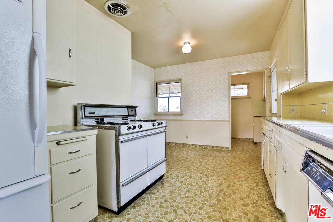 900 Delaware Road Burbank, CA 91504 - Photo 15 of 27 Gallery Image 15