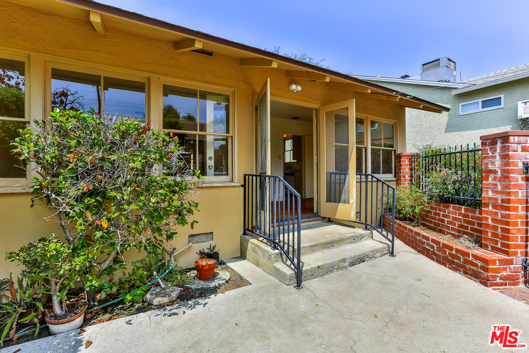 900 Delaware Road Burbank, CA 91504 - Photo 26 of 27 Gallery Image 26