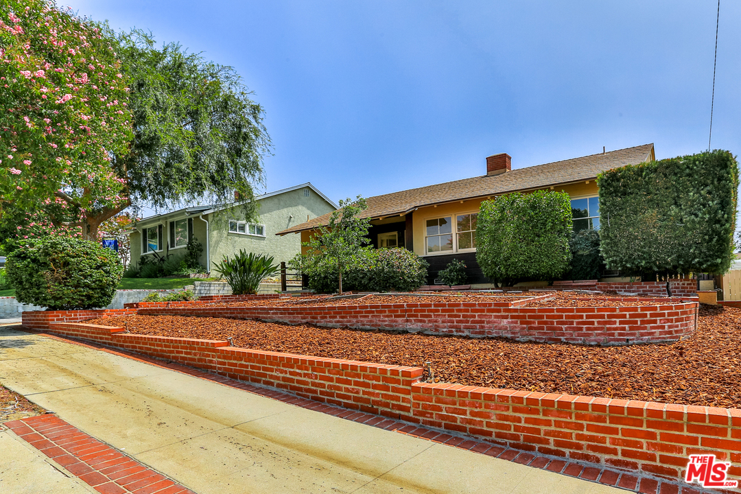 900 Delaware Road Burbank, CA 91504 - Photo 4 of 27 Gallery Image 4