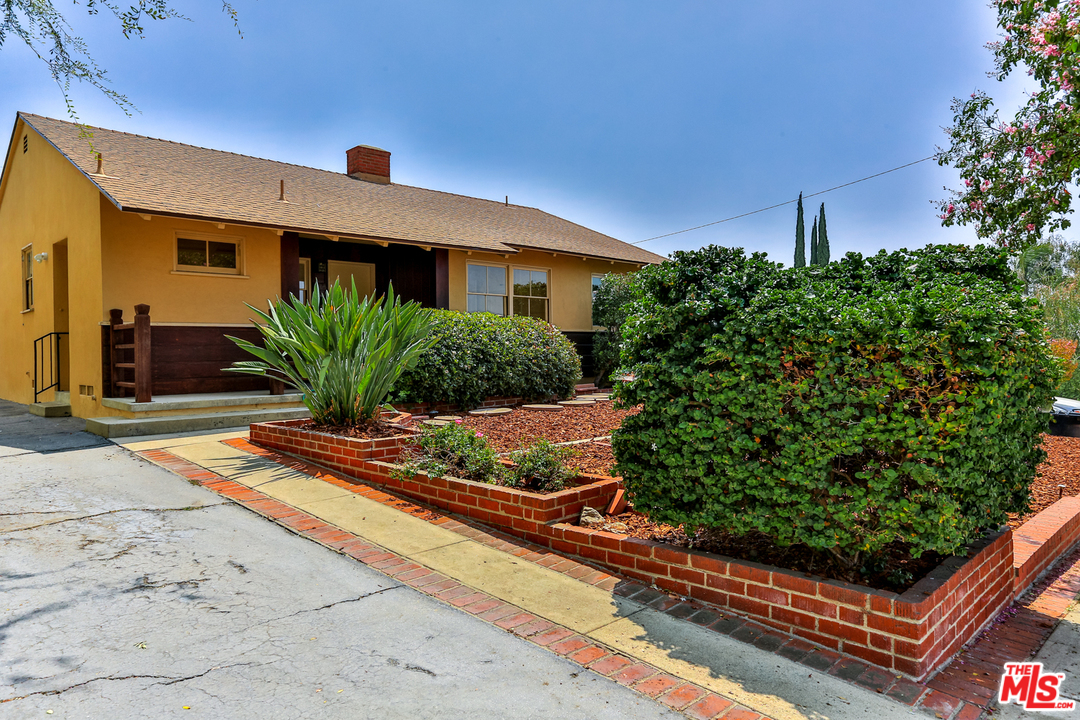 900 Delaware Road Burbank, CA 91504 - Photo 6 of 27 Gallery Image 6