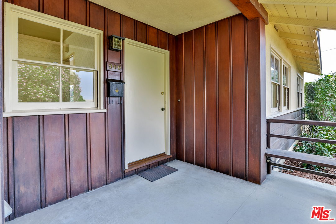 900 Delaware Road Burbank, CA 91504 - Photo 7 of 27 Gallery Image 7