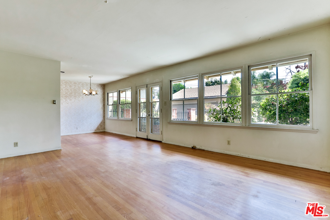 900 Delaware Road Burbank, CA 91504 - Photo 10 of 27 Gallery Image 10