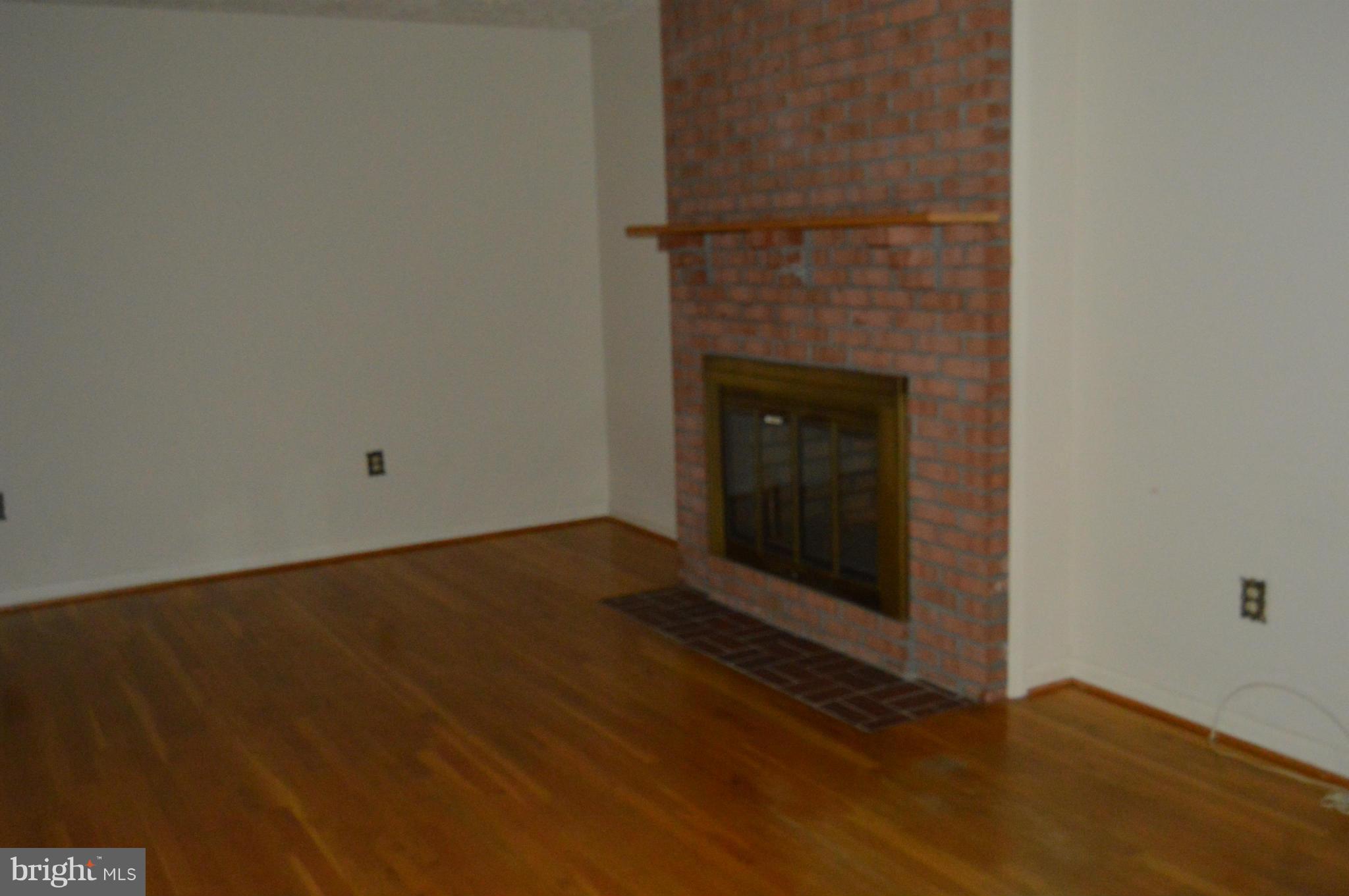 7464 Race Road Hanover, MD 21076 - Photo 9 of 27 Living Room