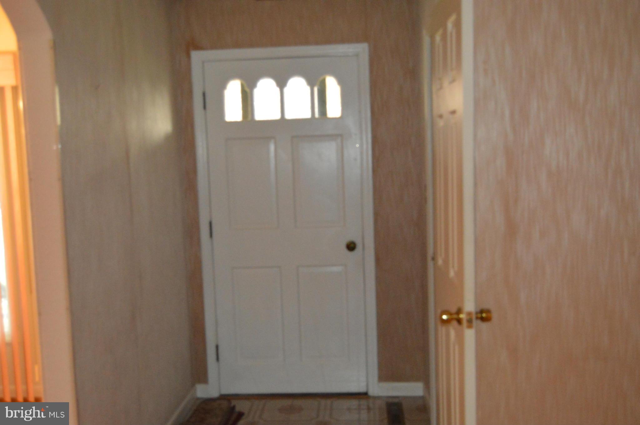 7464 Race Road Hanover, MD 21076 - Photo 10 of 27 Foyer