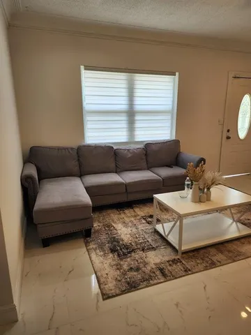 $3,850 | 2005 Mercer Avenue, West Palm Beach, FL 33401